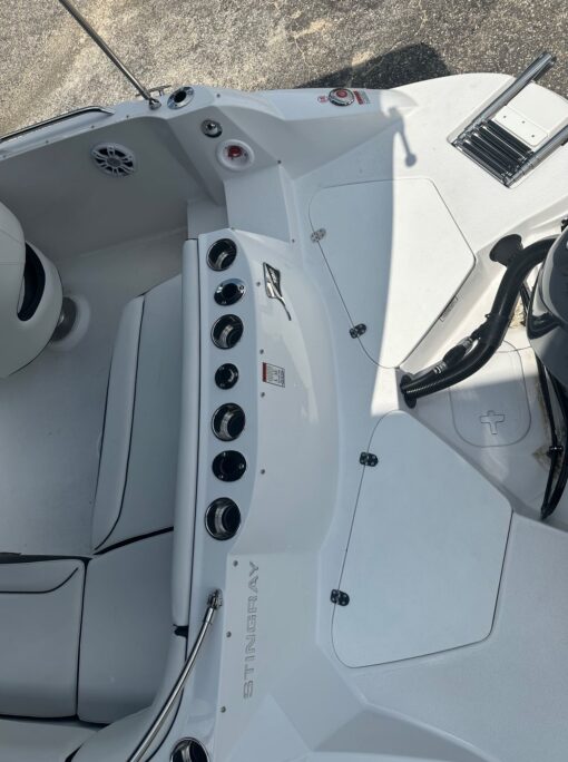 2025 STINGRAY 192SC YAMAHA F150XC EZ LOADER TRAILER iamge 12