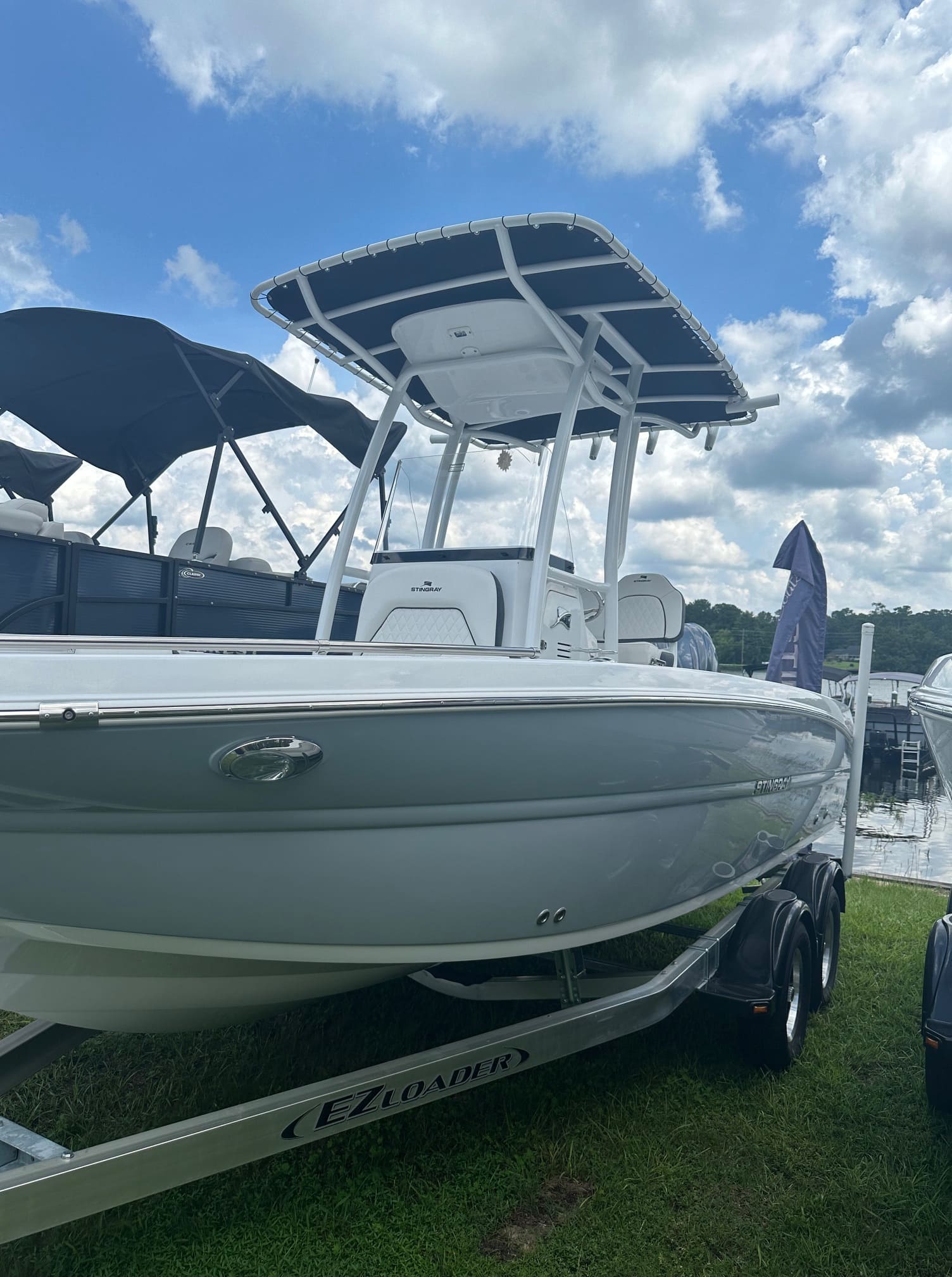 2025 STINGRAY 216CC YAMAHA F150XC EZ LOADER TRAILER Image 1