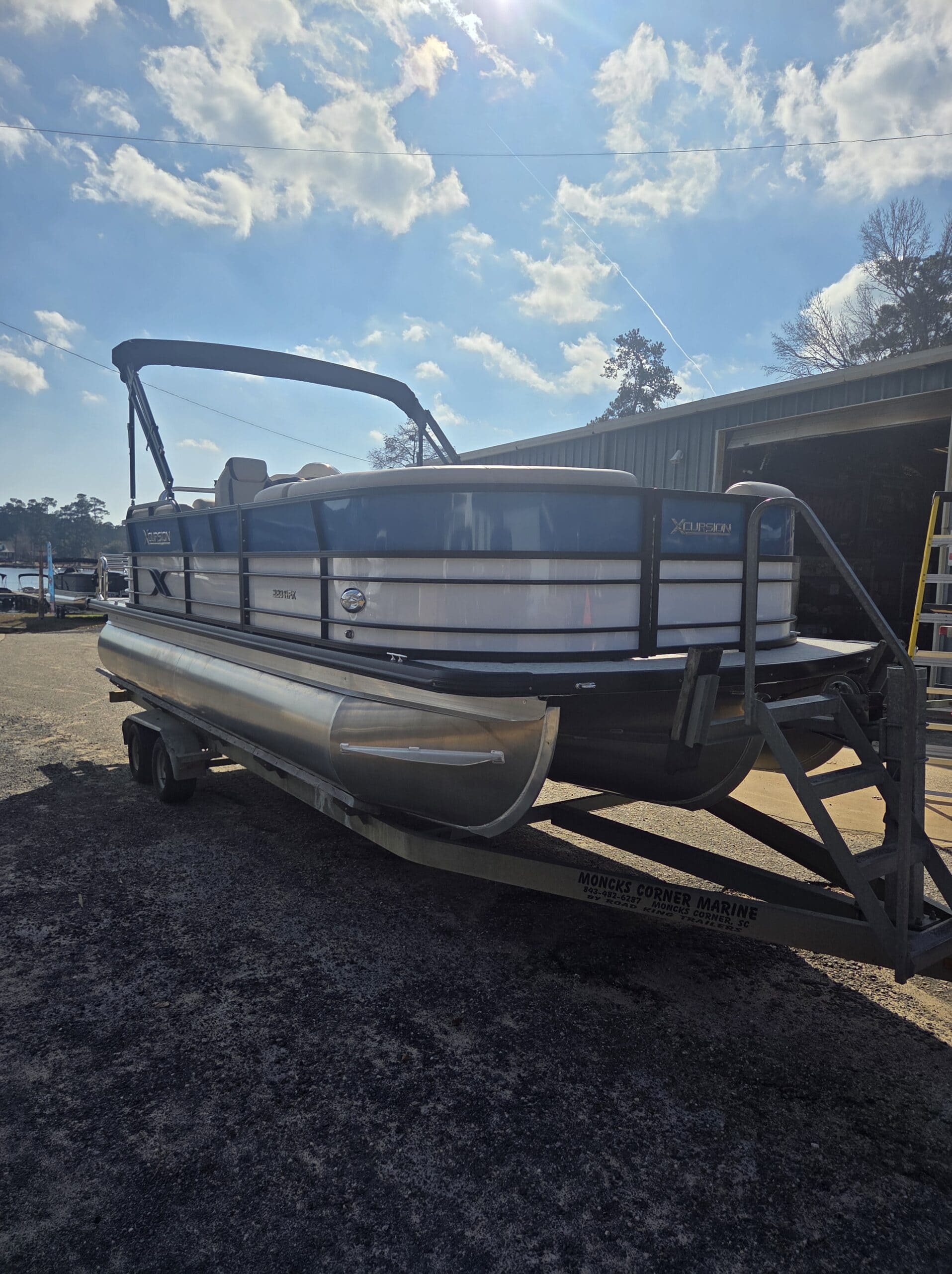 2026 XCURSION 223 RFX TRITOON SUZUKI DF150 Image 1